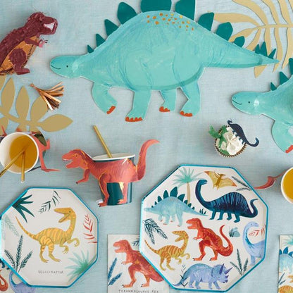 dinosaur kingdom dinner plates setup