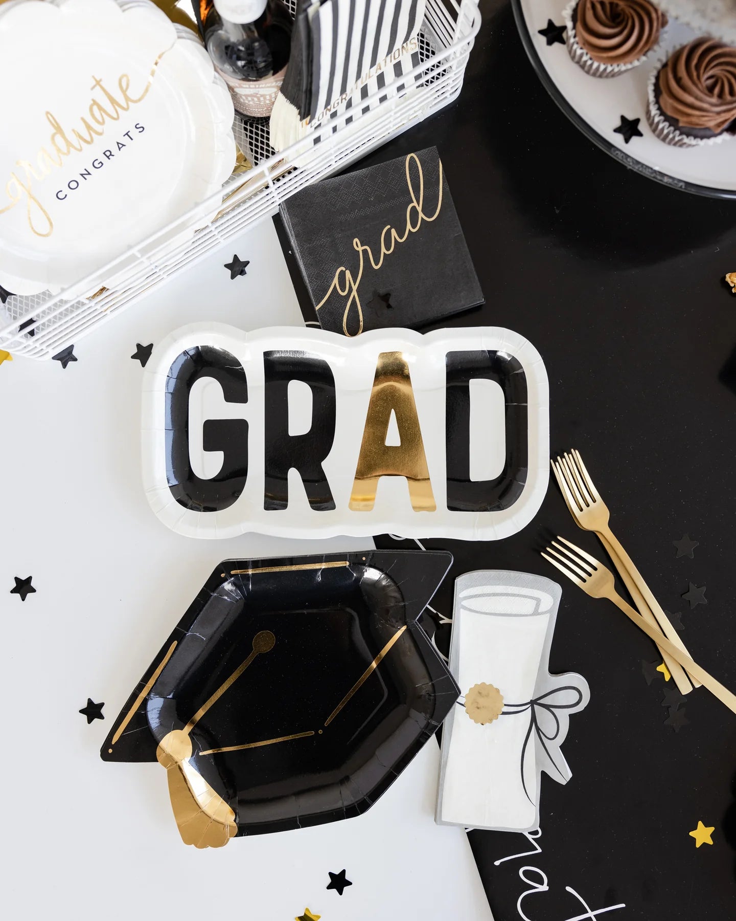 graduation cap shaped dinner plates - black with gold tassel