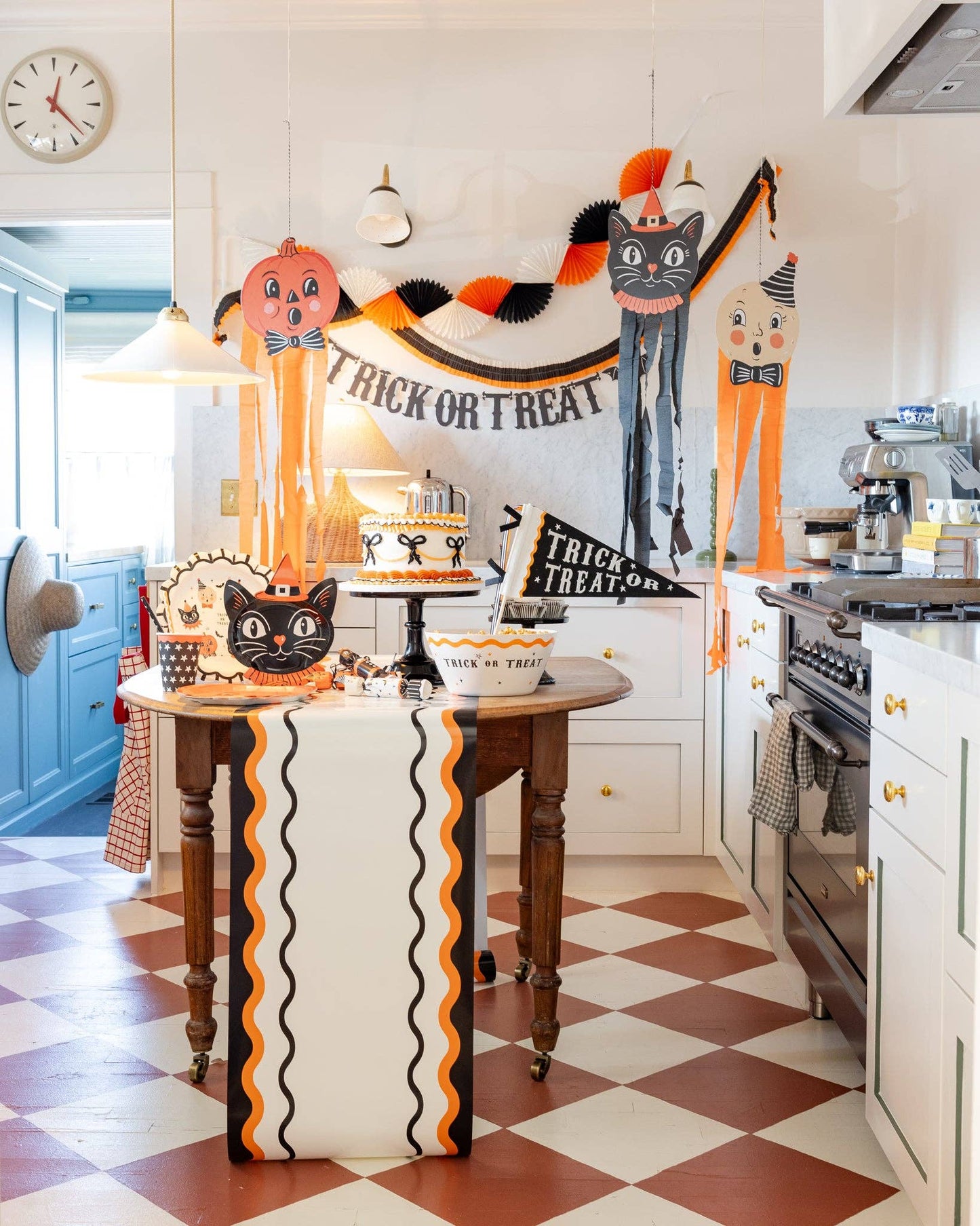VINTAGE HANGING CHARACTERS WITH STREAMERS