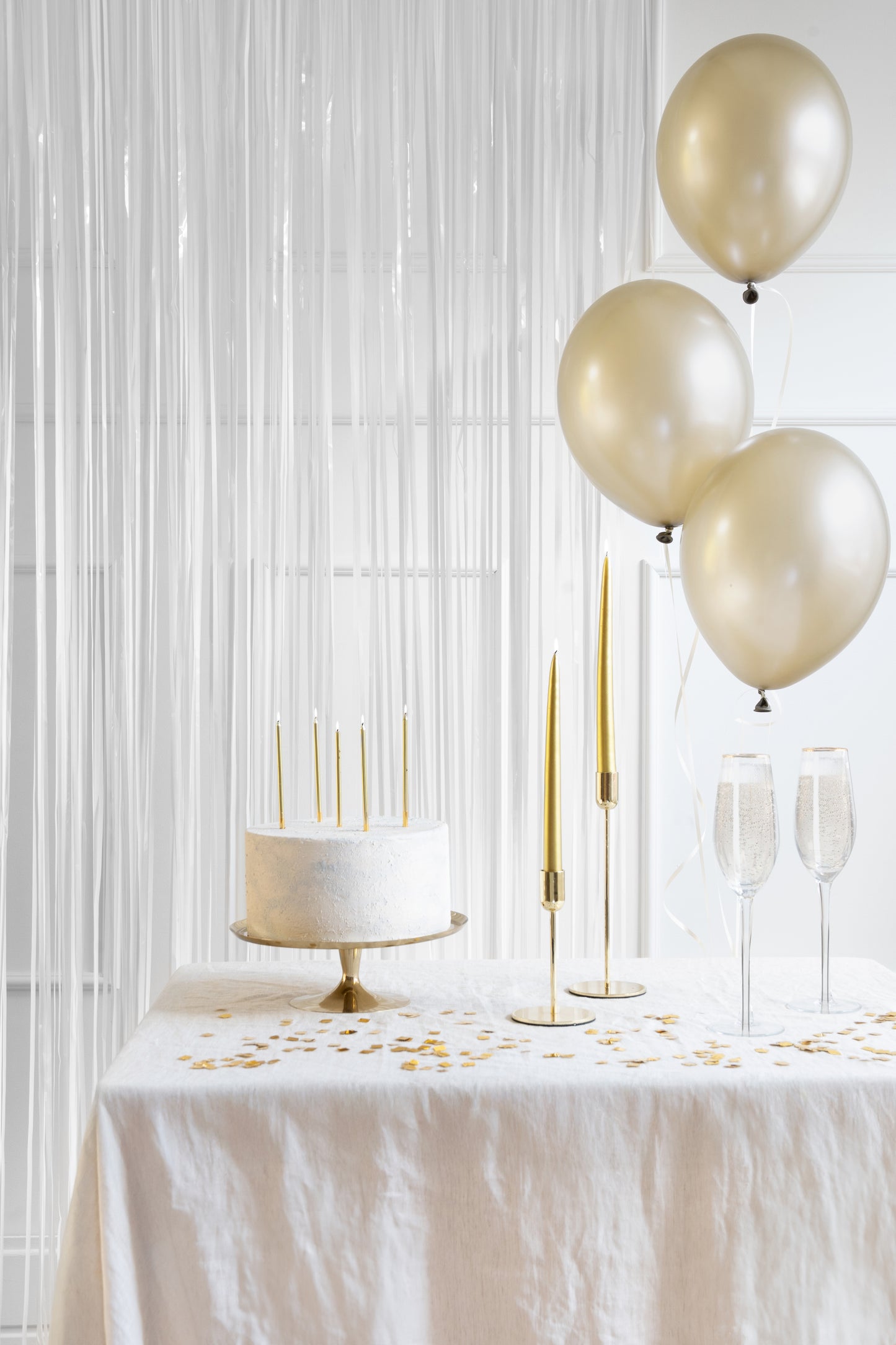 WHITE FRINGE CURTAIN BACKDROP 3 x 6.5 FT