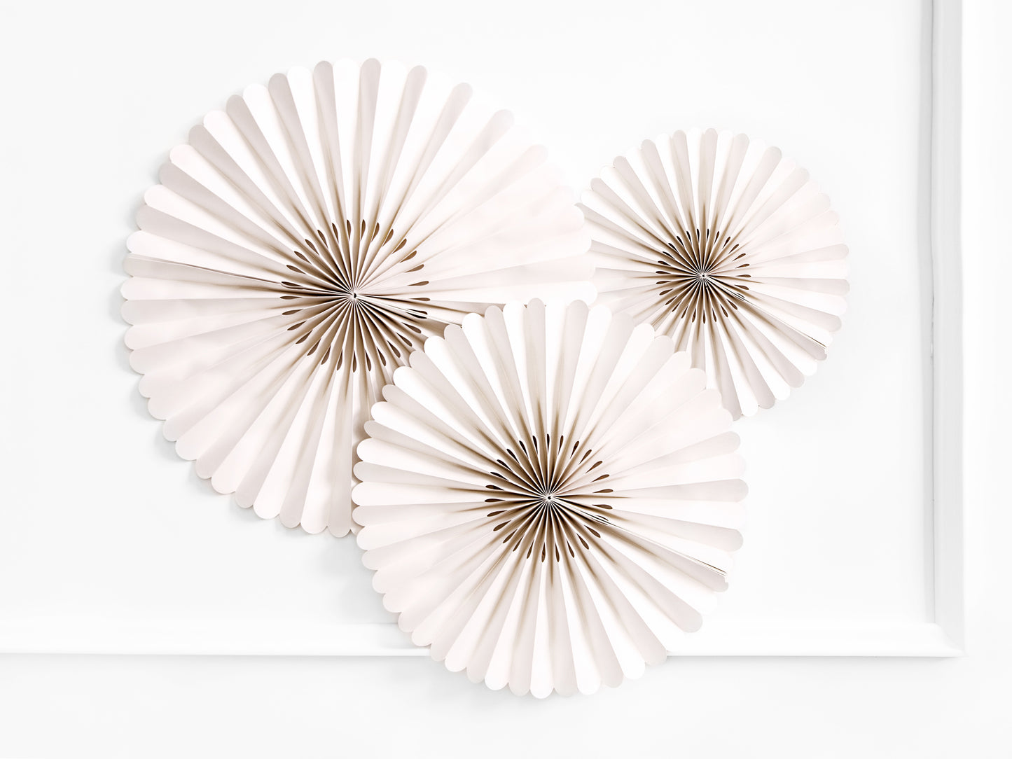 BEIGE PAPER PARTY FANS