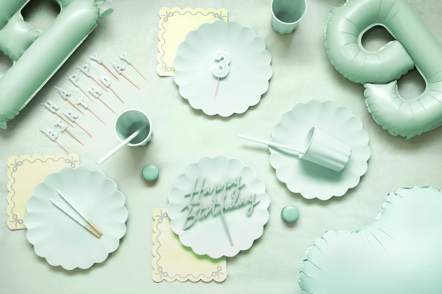 MINT GREEN REUSABLE SCALLOPED EDGE PLATES