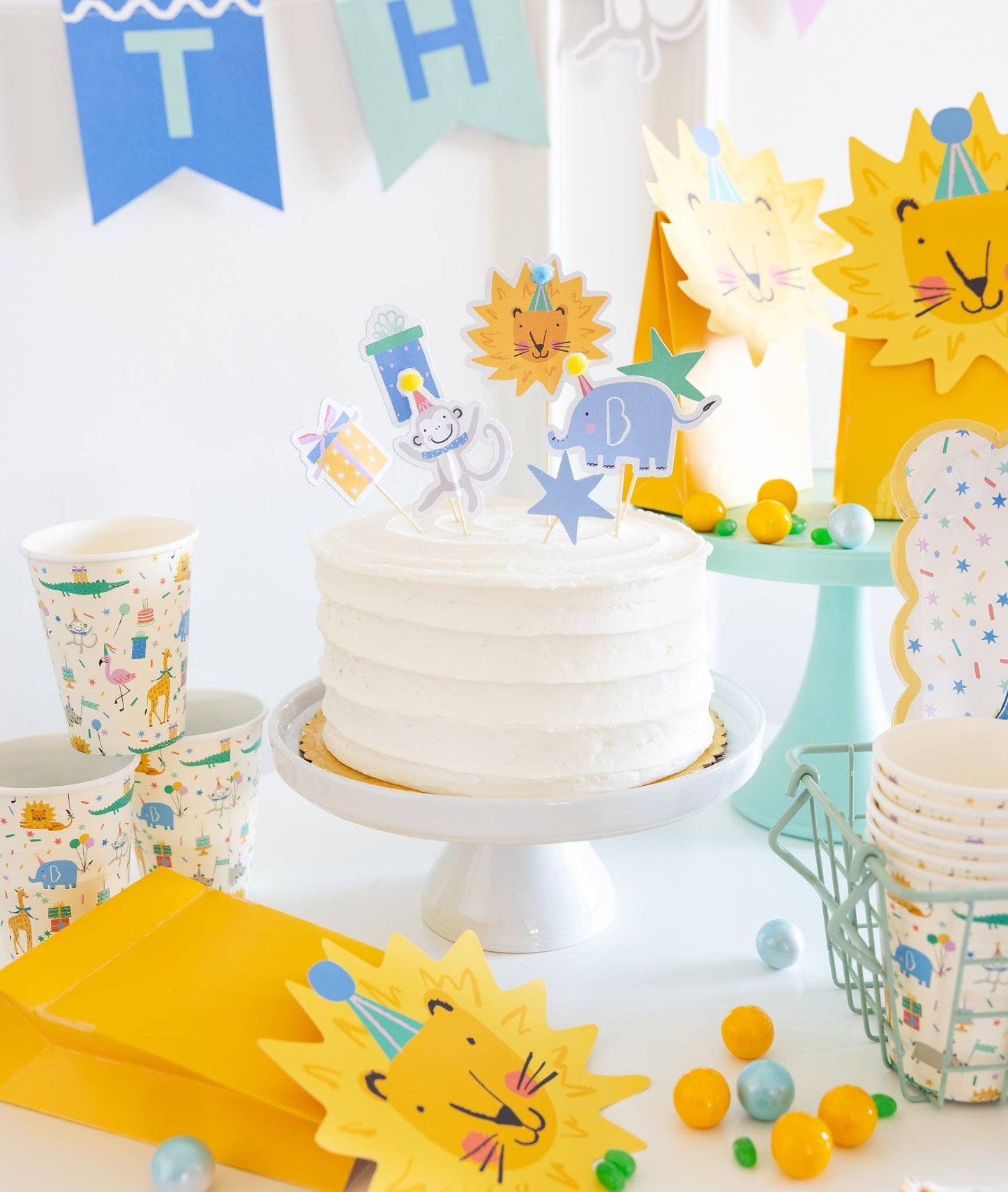 Animal-themed cake toppers from our Toronto party store displayed on a white frosted cake. Fast Canada-wide delivery available.