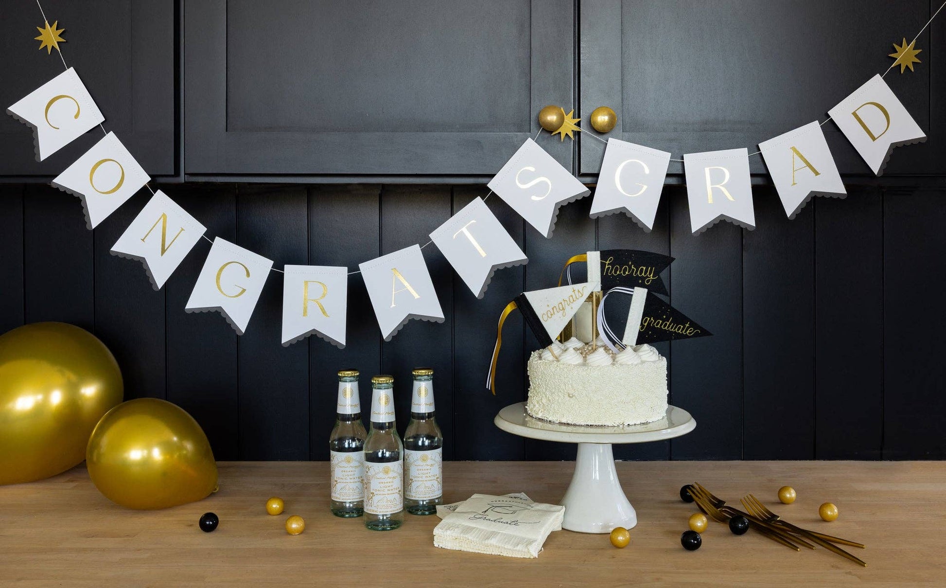 Congrats Grad banner styled for a graduation party table, available in Toronto at Confetti My Party