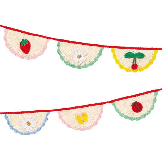 CROCHET SCALLOPED GARLAND BY MERI MERI