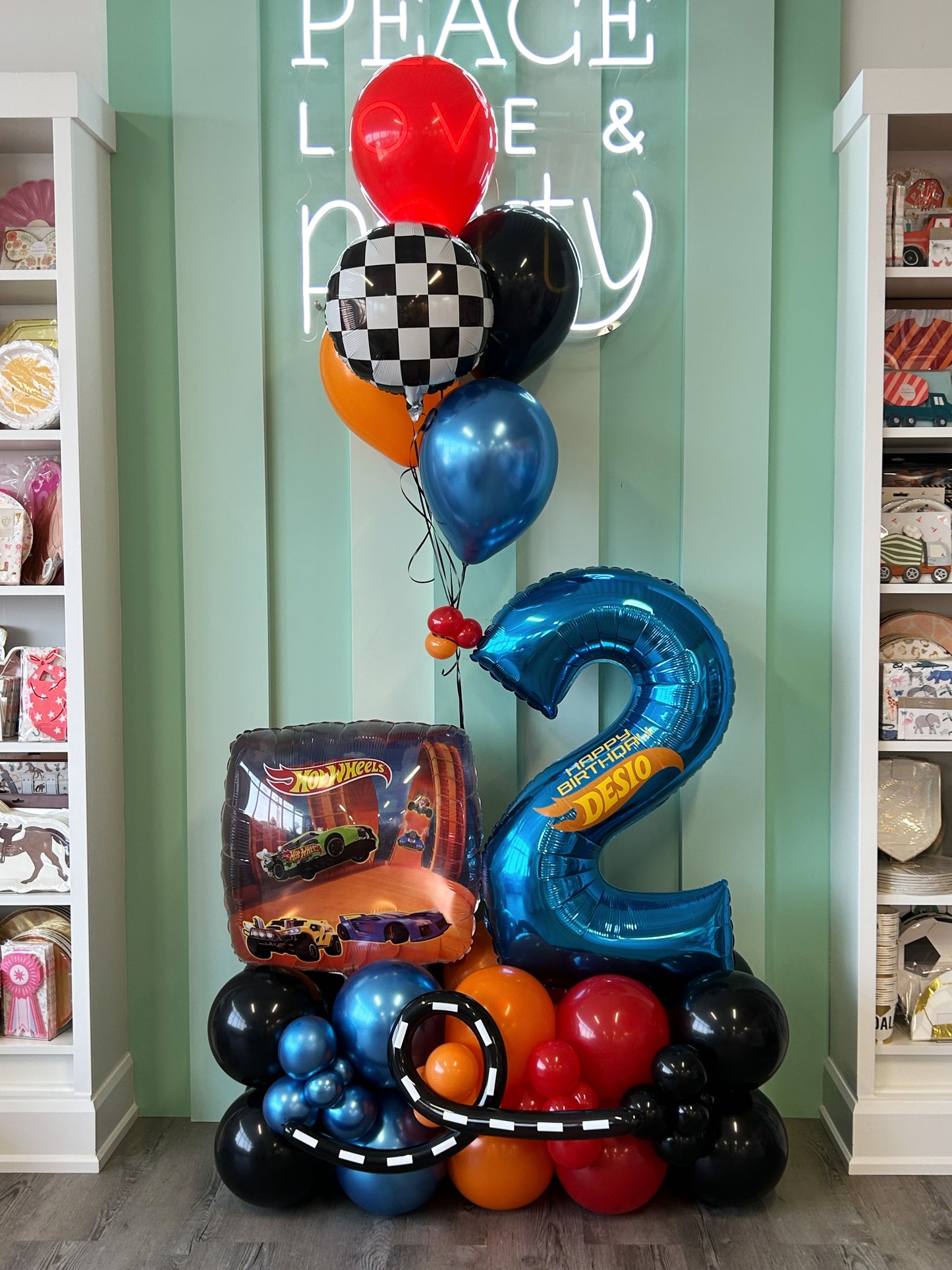 hot wheels inspired balloon structure 