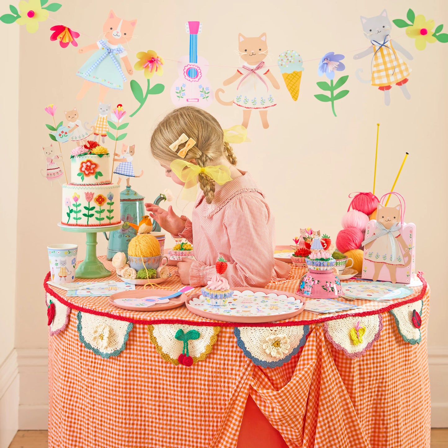 CROCHET SCALLOPED GARLAND BY MERI MERI