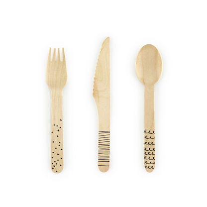 wooden cutlery with black cutlery