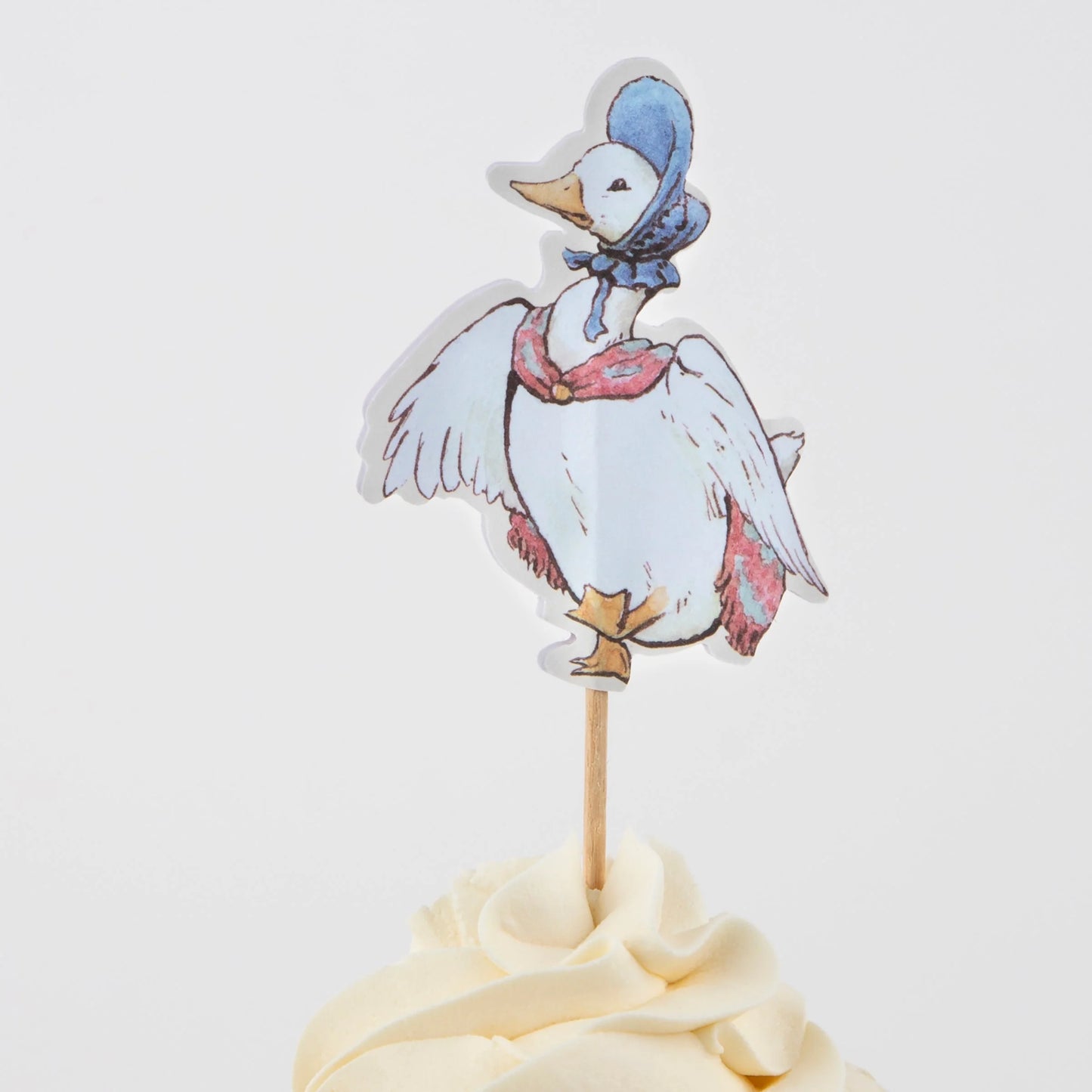 Cake topper with a duck Jemima puddleduck design from Peter Rabbit 