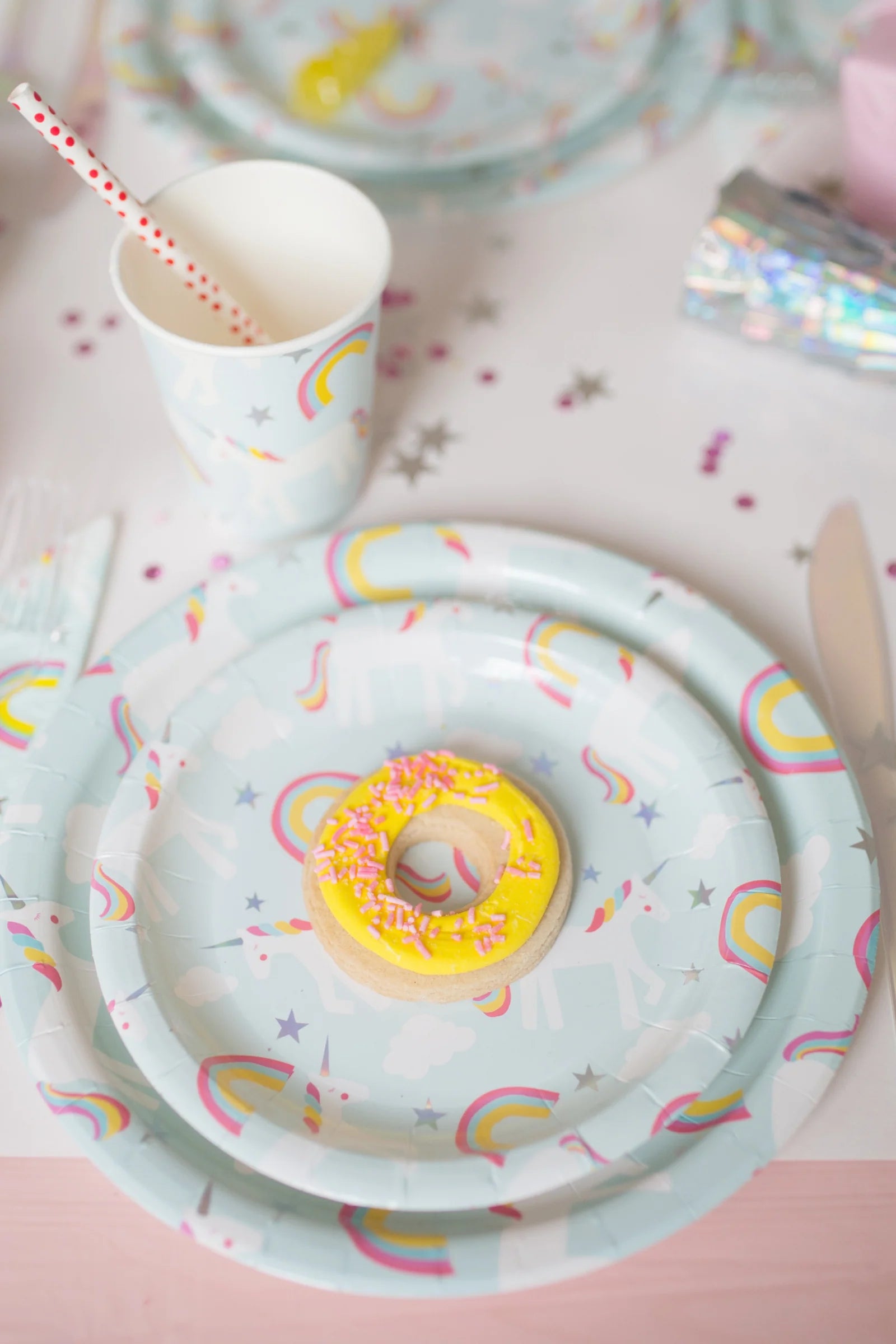 paper plates with unicorn pattern and rainbows